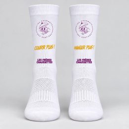 La paire de chaussettes du club, « Courir plus ! » et « Manger plus ! »